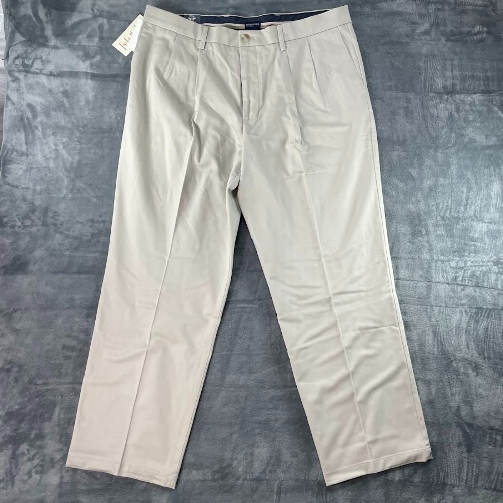 NWT Dockers Relaxed Fit Signature Pleated Khaki Pants Tan Men's Size 38x30